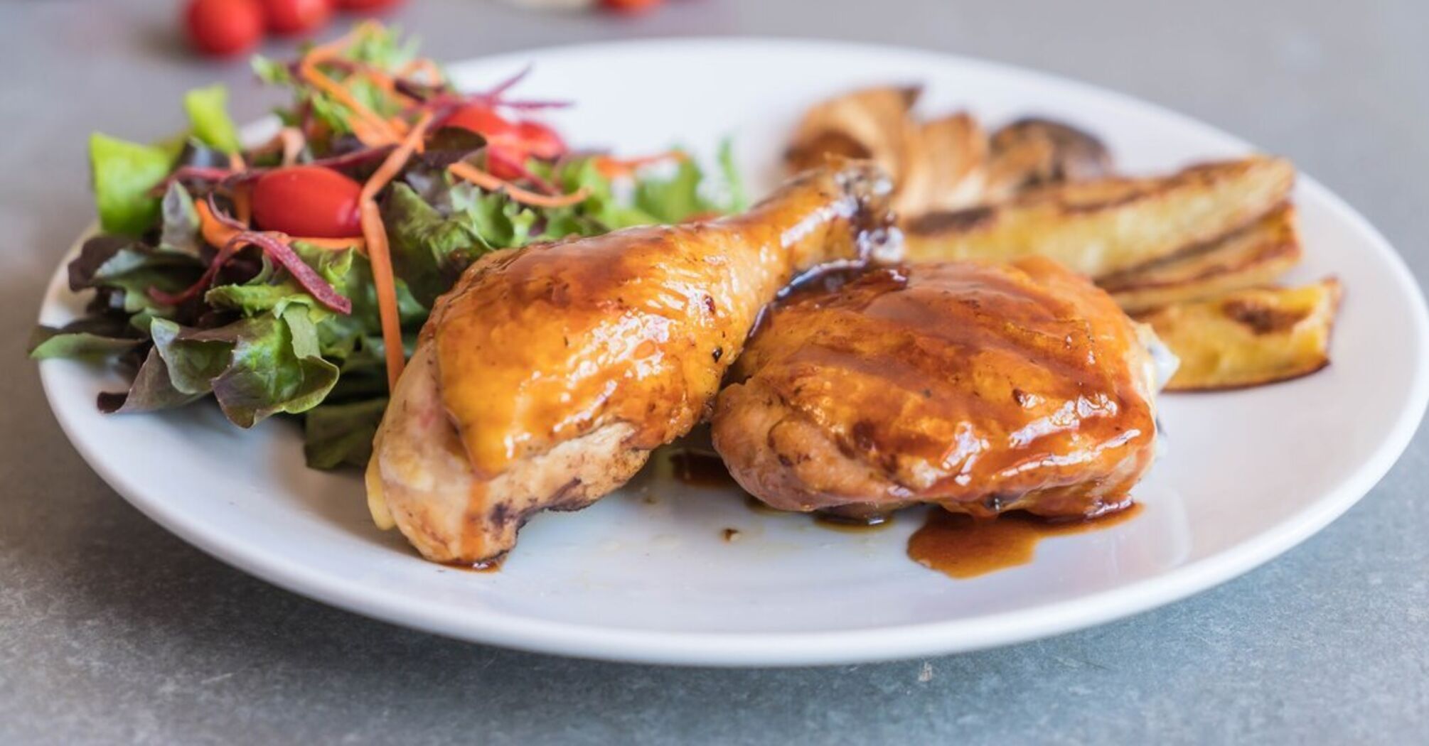 Juicy duck legs in orange sauce: the meat just melts in your mouth