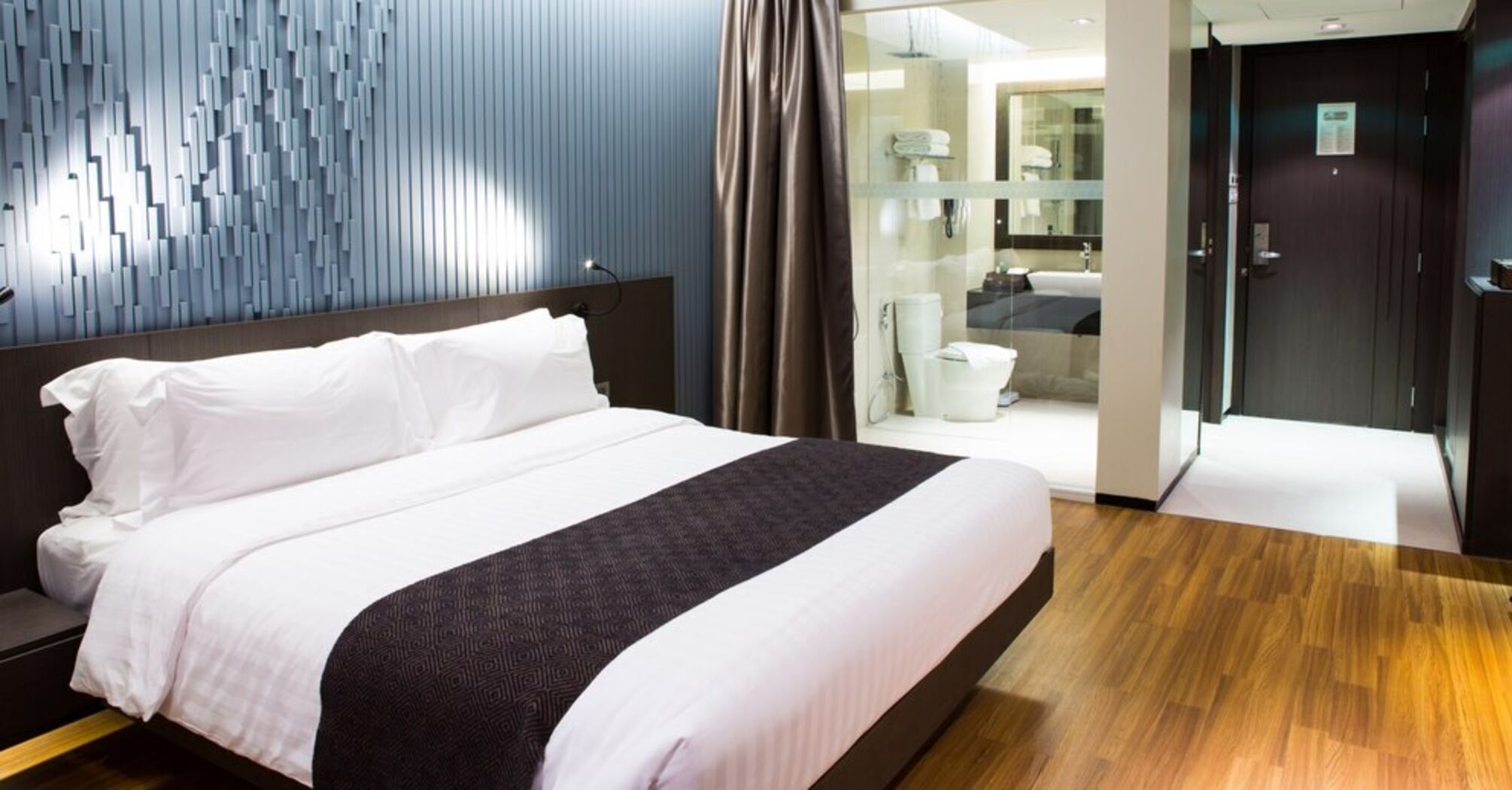 Why you should always check your hotel bed: a user shares her negative experience