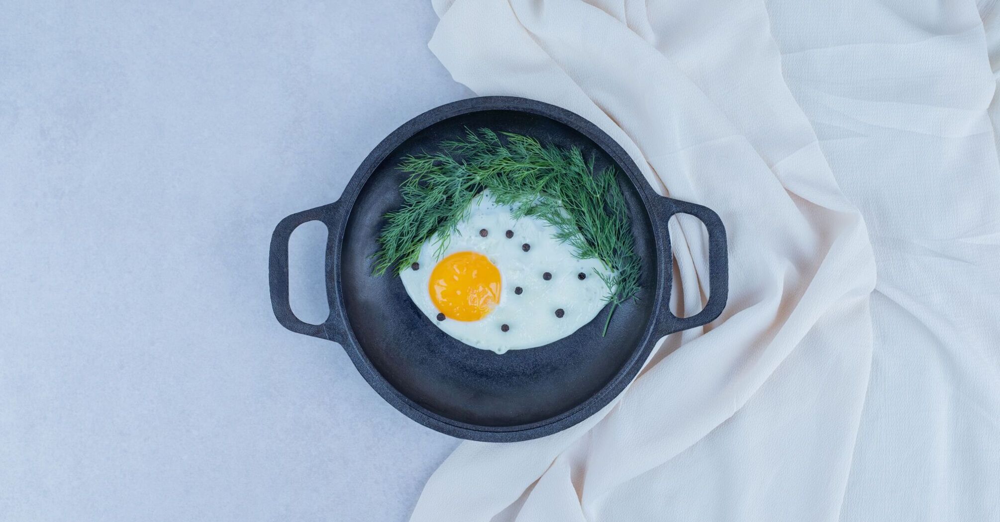 How to fry the perfect eggs for breakfast: tips for beginners
