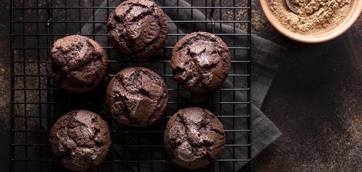 Coffee fondant with filling: a delicious dessert for a family tea party