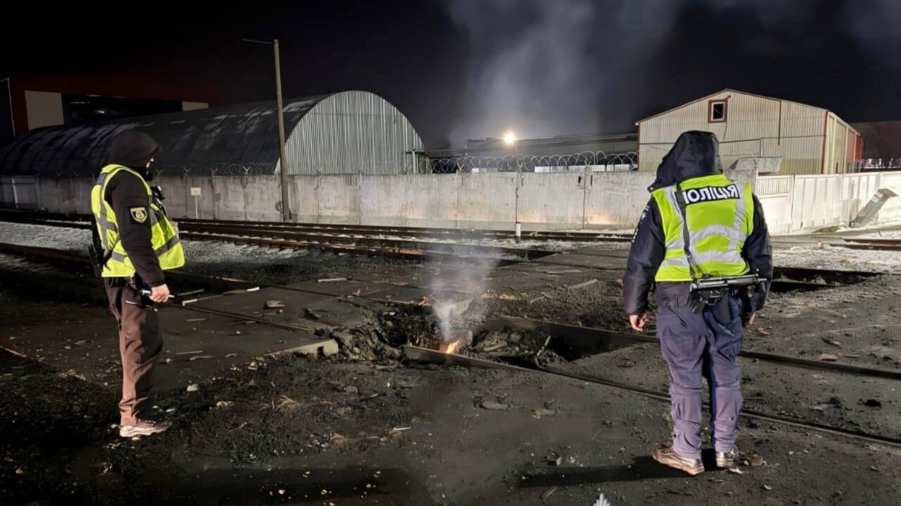 Ukrzaliznytsia worker dies in Boryspil district and fire breaks out in the capital after Russian overnight drone attack on Kyiv and the region. Photo and video