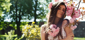 Wyglądają luksusowo: 6 "drogich" kolorów do noszenia w 2025 roku