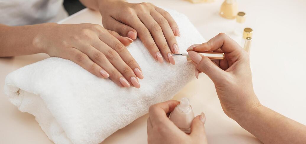 An absolute trend: why stars are increasingly choosing "bare nails"