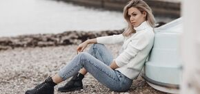 Dżinsowy antytrend z lat 70. powraca do mody i w tym roku będą go nosić wszyscy