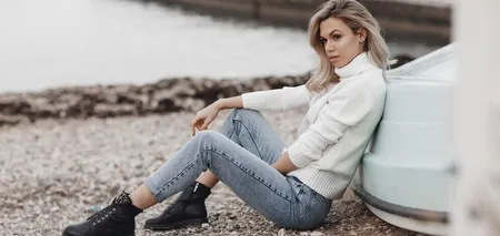 The denim anti-trend from the '70s is back in fashion, and everyone will be wearing it this year