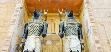 Po raz pierwszy od 100 lat w Egipcie znaleziono nowy grobowiec faraona. Zdjęcie