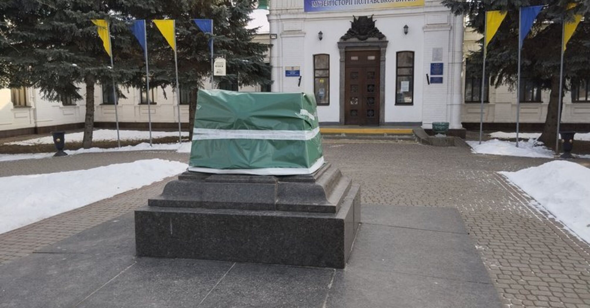 Monument to Peter the Great dismantled in Poltava. Photo