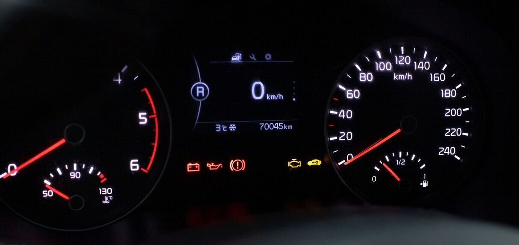 What indicators on the dashboard of a car indicate a serious danger: it is better not to go anywhere