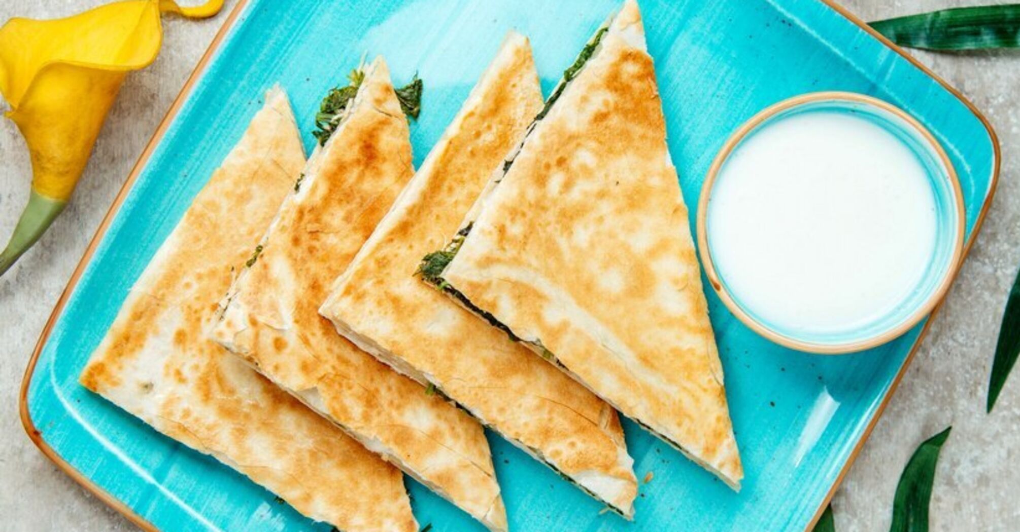 How to make a hearty pita bread snack: recipe for a 5-minute dish