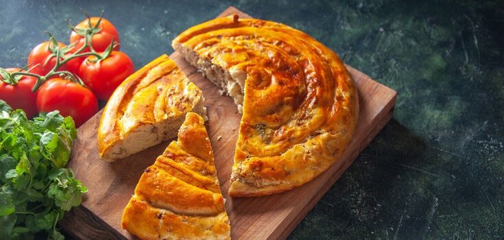 A hearty cabbage and minced meat pie: the perfect dish for lunch