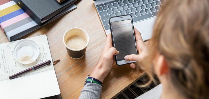 Aktualizacja iOS 18.4 jest już dostępna: jakie funkcje zawiera?
