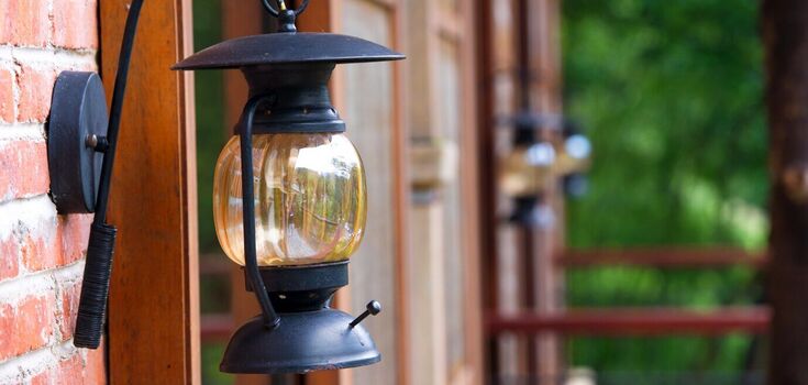 How to keep spiders away from garden lights: effective tips