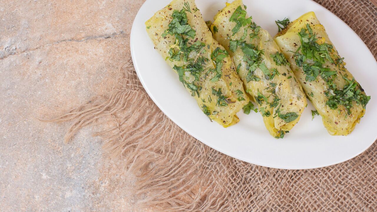 Easy pancakes with greens: recipe for a delicious dish