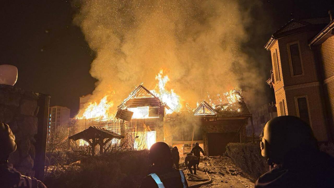 Russia targets Kyiv region with drones again: private house on fire, there is a victim and two injured. Photo and video