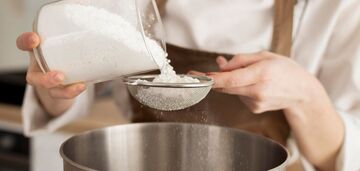 Nigdy nie dodawaj sody oczyszczonej do ciasta zamiast zaczynu