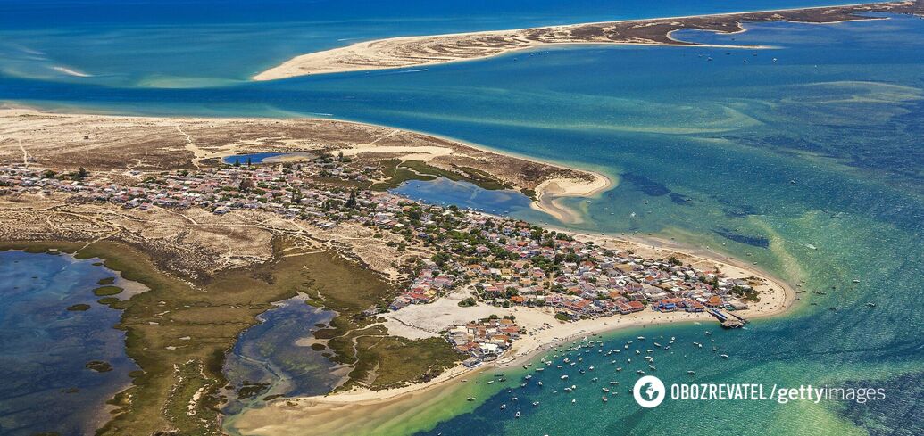 Ten ukryty klejnot u wybrzeży Portugalii jest najlepszym wyborem na spokojne wakacje na plaży
