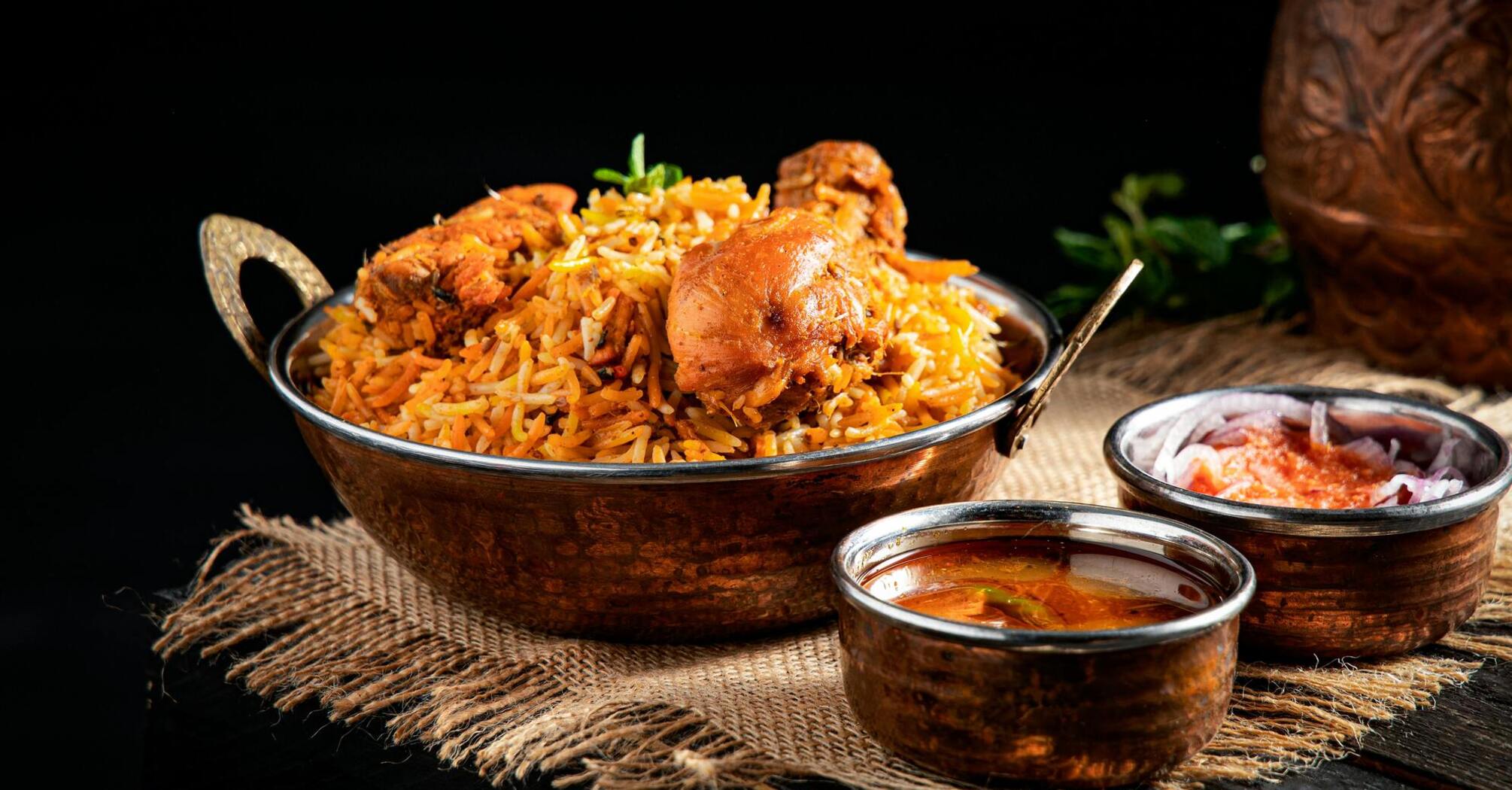 Delicious and crumbly pilaf with chicken fillet: a recipe for a hearty dinner