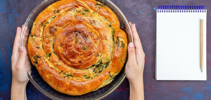 The simplest puff pastry pie with meat filling: a quick recipe
