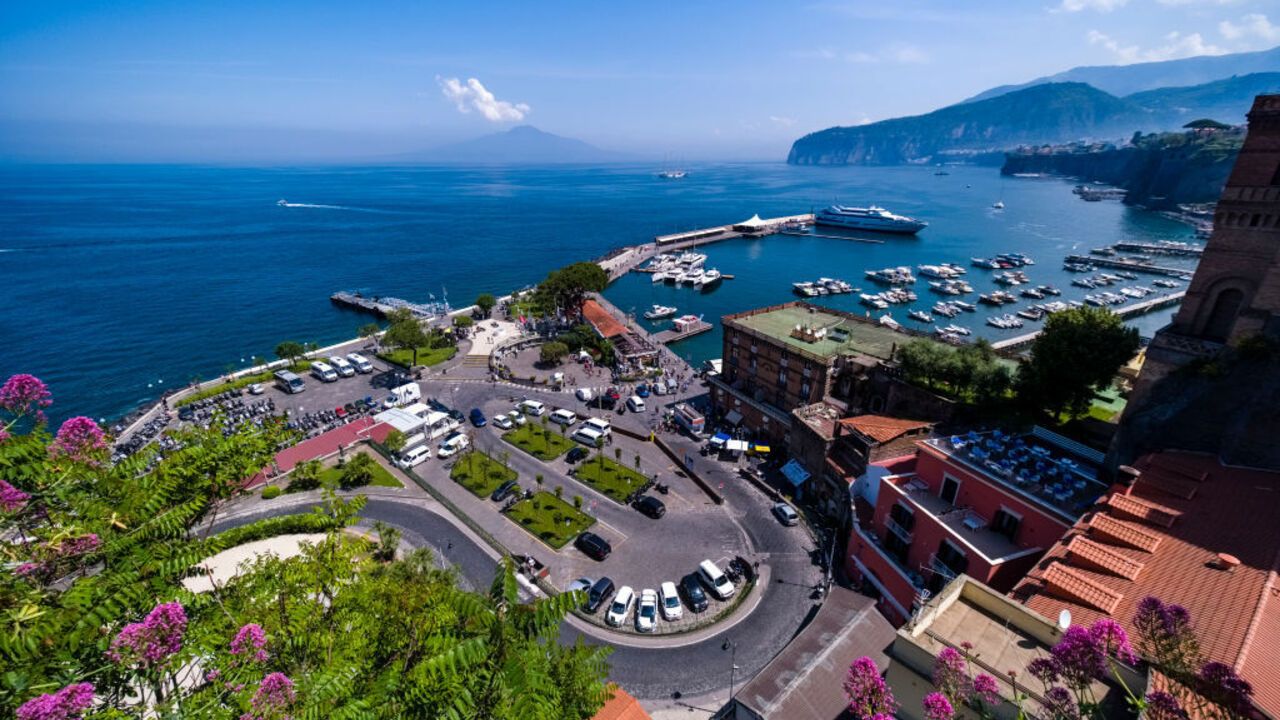 Few tourists: a city in Italy is ideal for a romantic trip