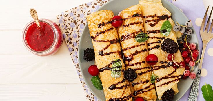 Raffaello pancakes: how to cook a traditional dish in a new way