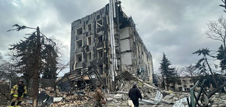 The occupiers hit Izyum with ballistic missiles: five people were killed and more than 50 wounded. Photos and videos