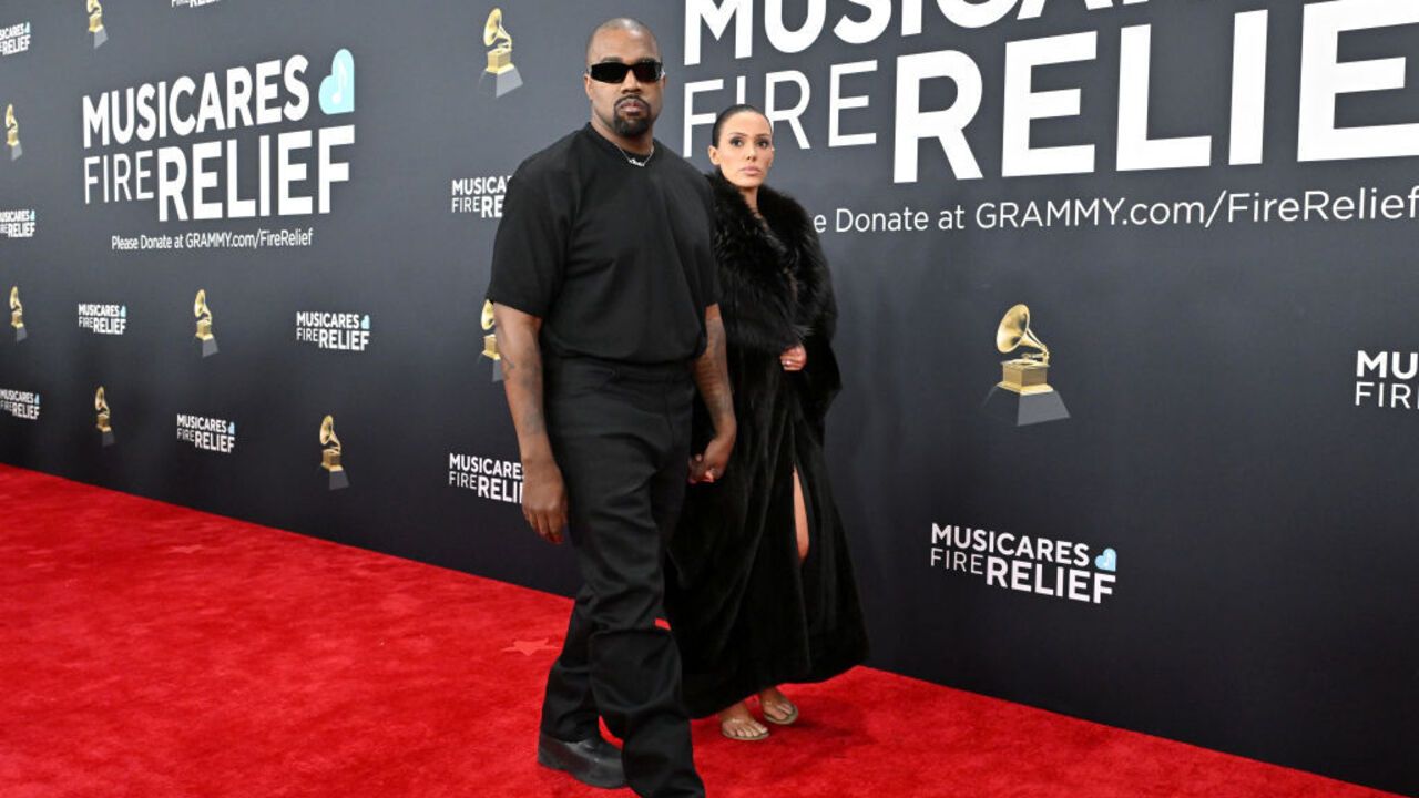 Żona Kanye Westa po skandalu z nagimi zdjęciami na rozdaniu nagród Grammy w 2025 r. wyszła w kolejnym prześwitującym stroju. Zdjęcie