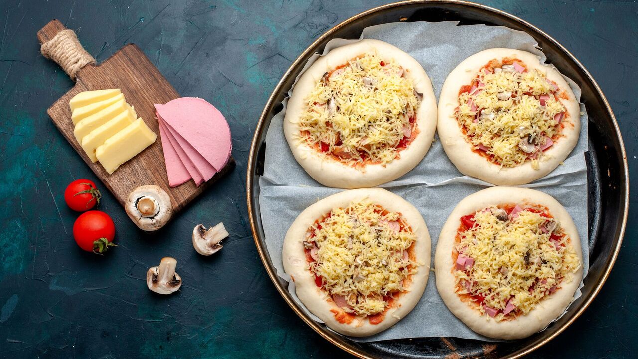 Mini pizzas for breakfast: how to cook quickly and from ready-made dough