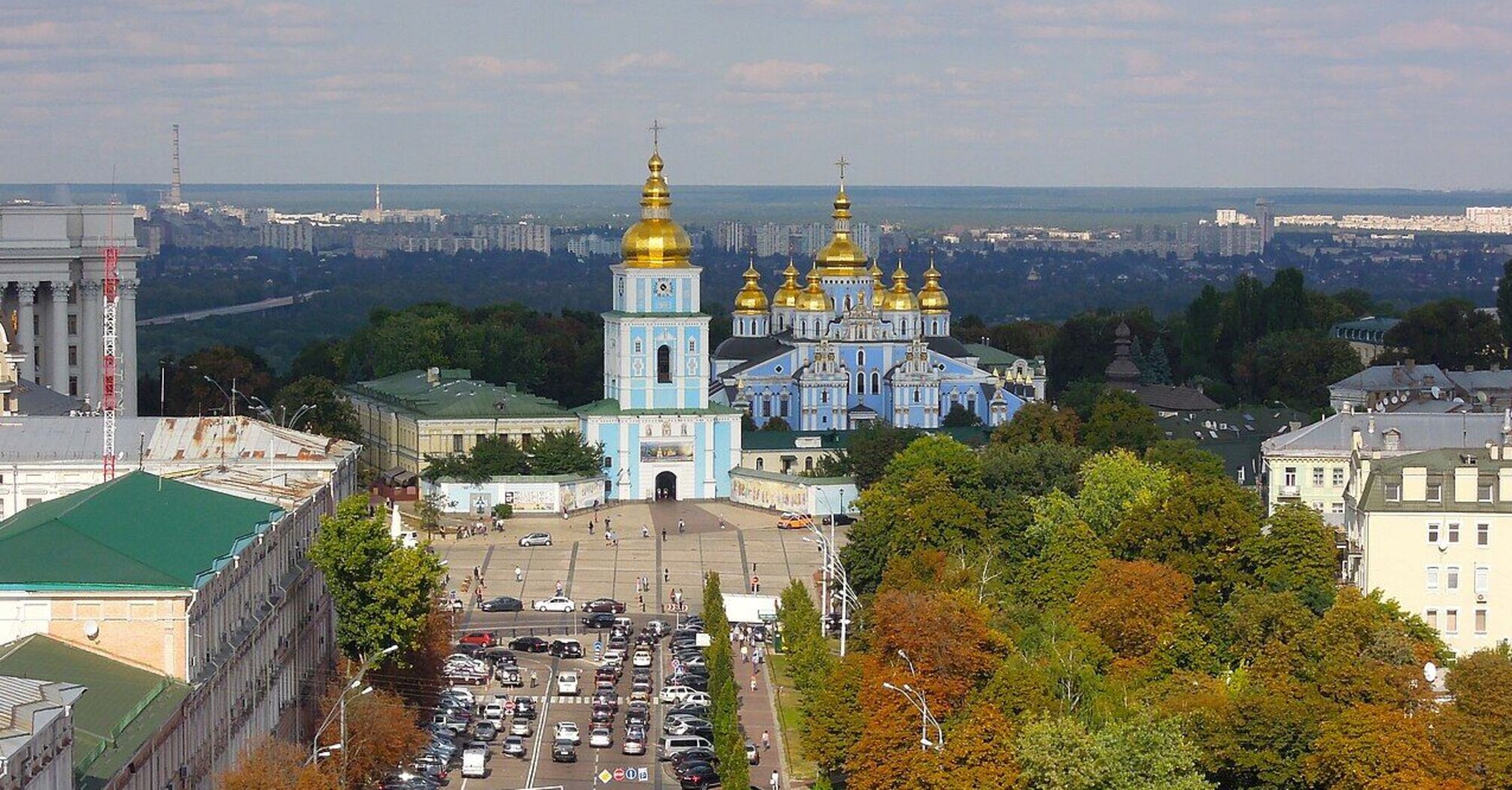 The web shows what St. Michael's Square looked like in 1918. A unique photo