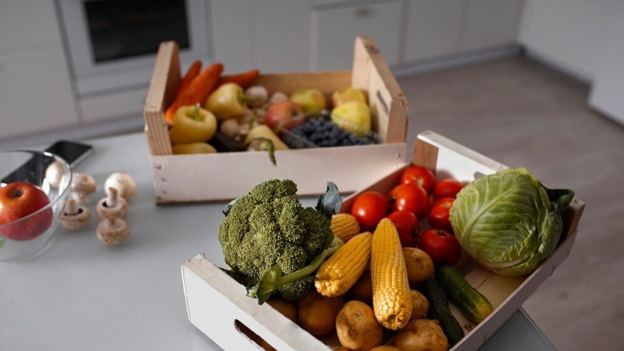 Never put vegetables on the bottom shelf of the refrigerator: what this compartment is really for