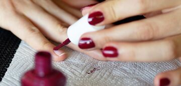 Manicure na Walentynki: 10 najlepszych pomysłów na romantyczny nastrój