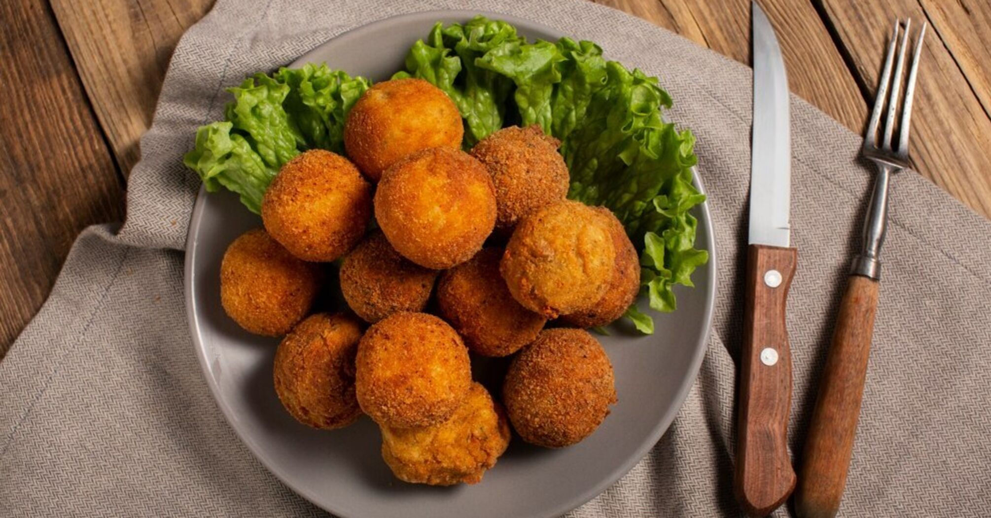 Lazy potato balls with cheese instead of usual mashed potatoes: turn out delicious and golden