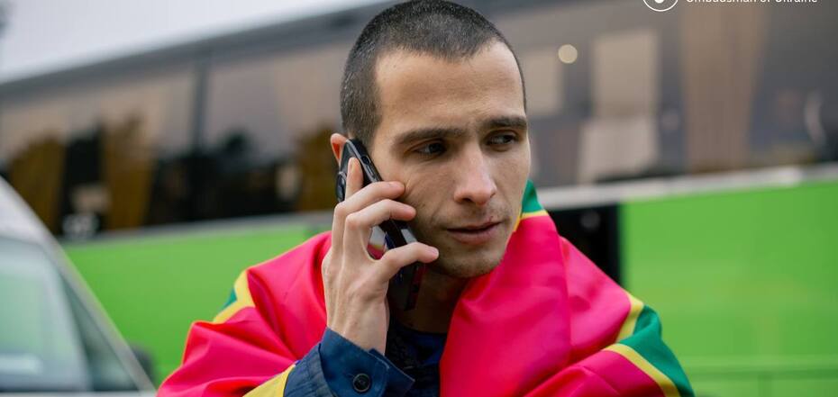 Ukrainian defender talks to his mother for the first time after captivity - sensitive video