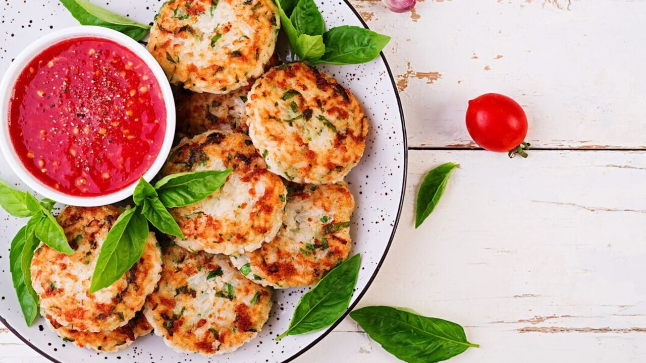 Not bread or eggs: what to add to minced meat for juicy and flavorful cutlets