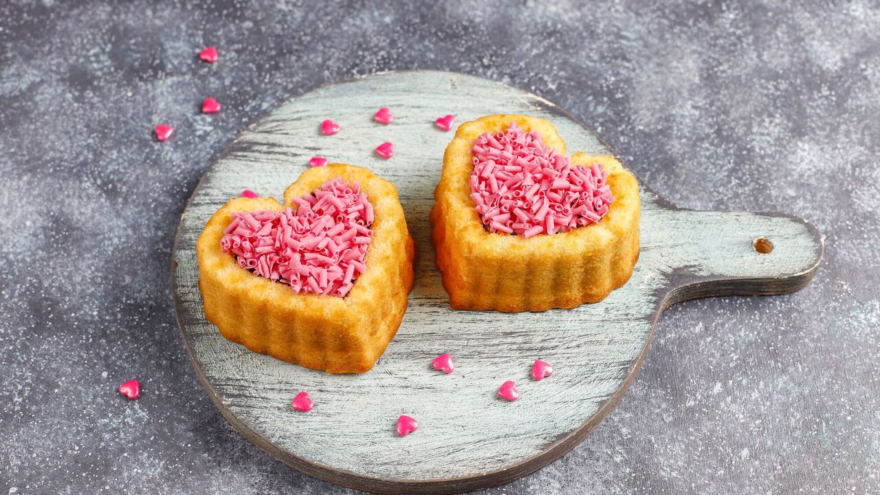 Sweet choux pastry "valentines": what to cook for Valentine's Day