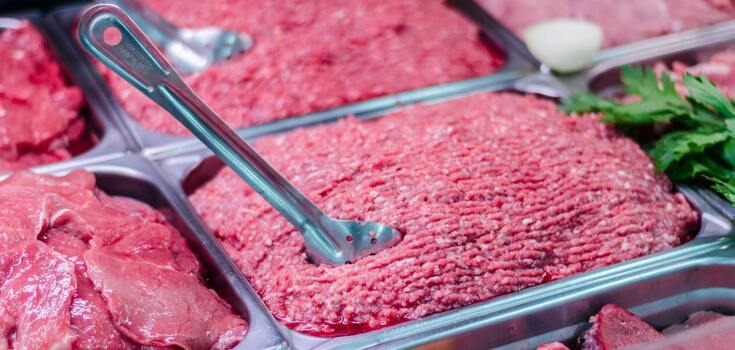 Mięso mielone w sklepie
