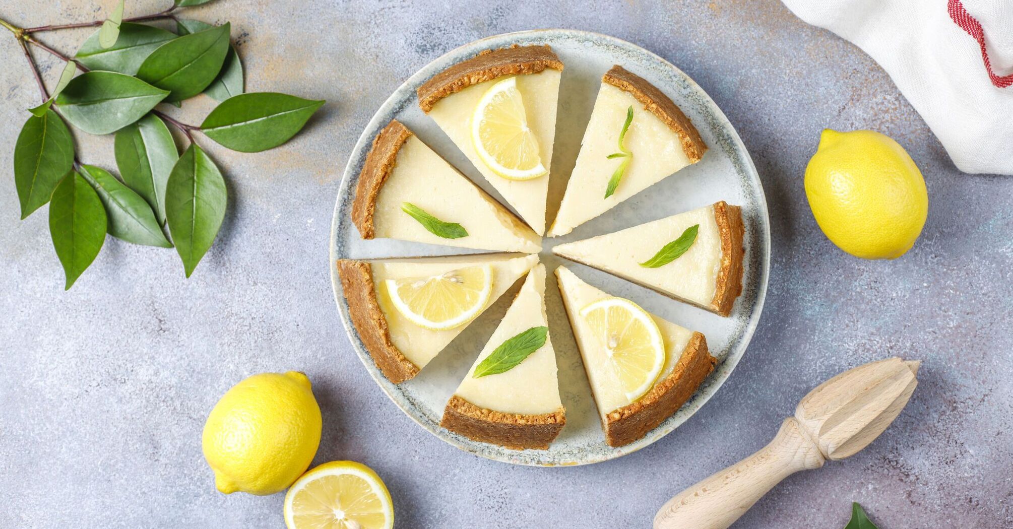 Delicate lemon tart: recipe for a mouthwatering dessert for tea