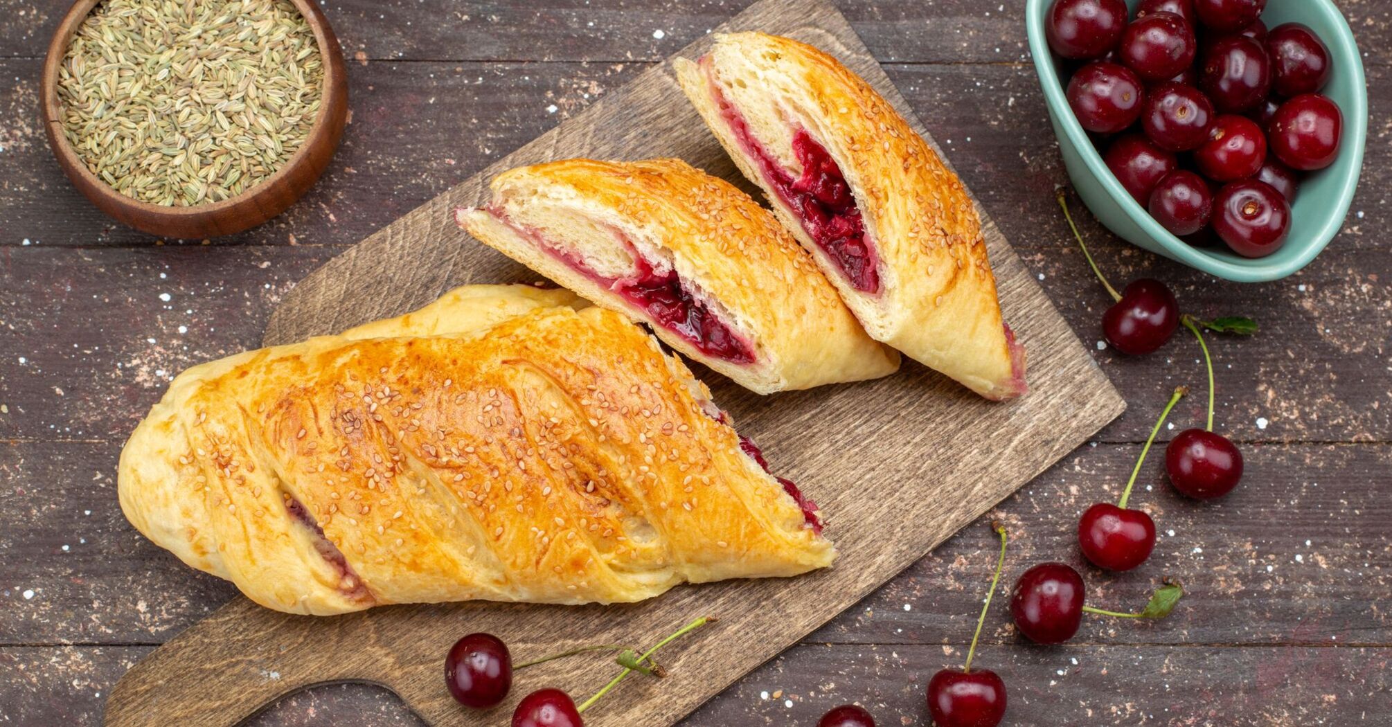 Lazy pita bread strudel with cherries and cottage cheese: a healthy and light dessert