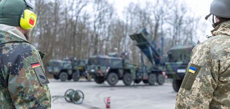 Niemcy ponownie podejrzewają Rosję o szpiegowanie bazy, w której szkolą się ukraińscy wojskowi