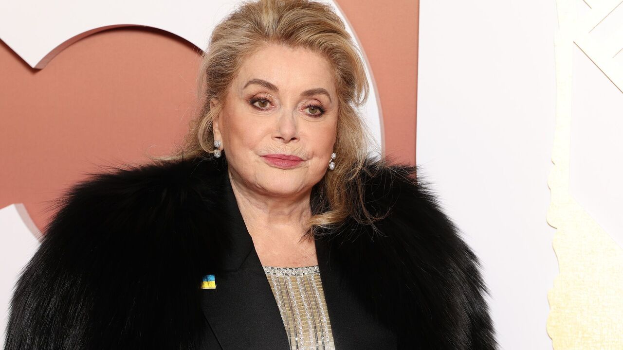Legendary French actress Catherine Deneuve dedicates César Awards ceremony to Ukraine, appears at the event with symbolic brooch