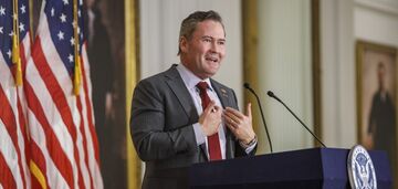 While Russia launches another wave of drones: Trump administration still focused on Zelenskyy's outfit