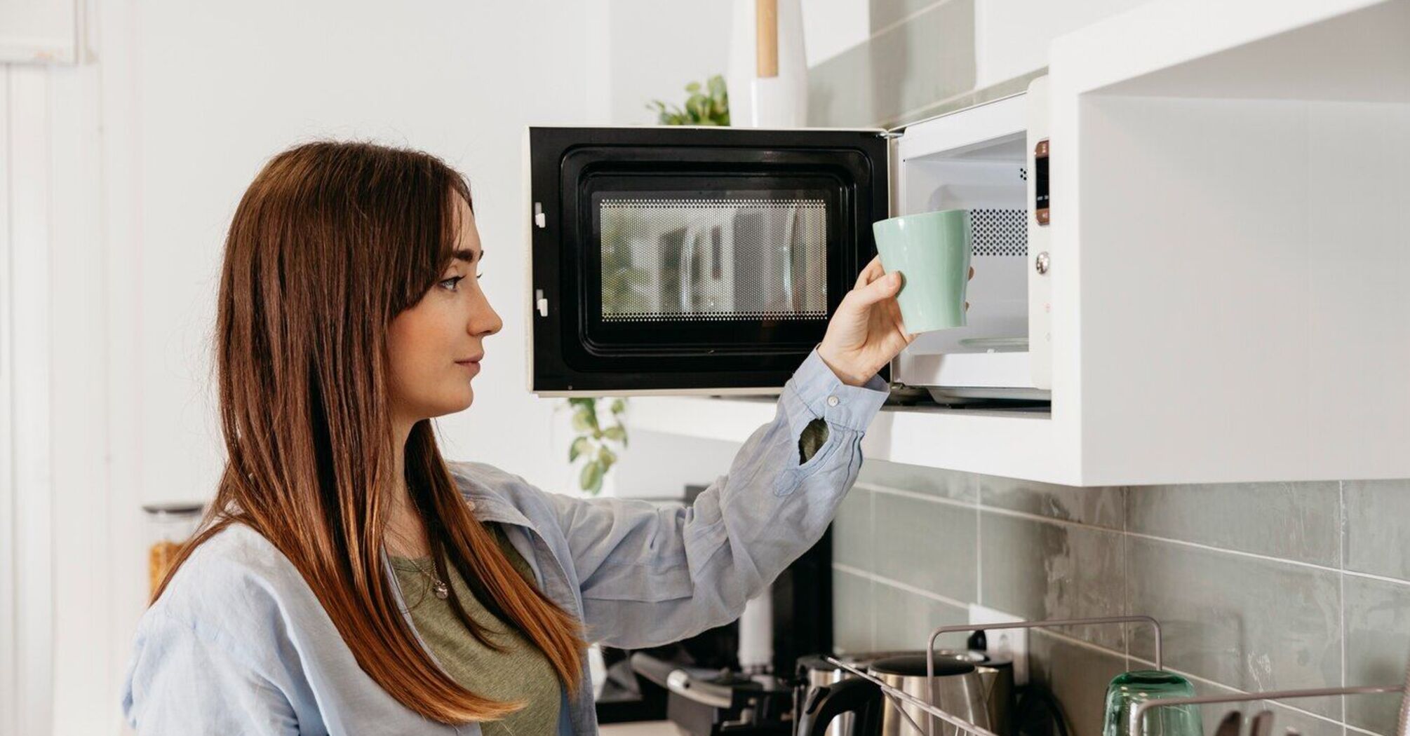 Do not heat the food in a microwave like that: this one mistake ruins your health
