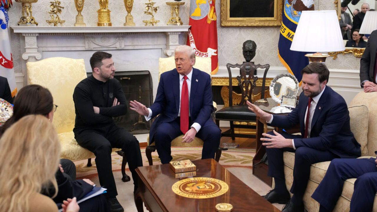 "Here comes the 4%": a poll was conducted in the United States to determine who is responsible for the quarrel in the Oval Office
