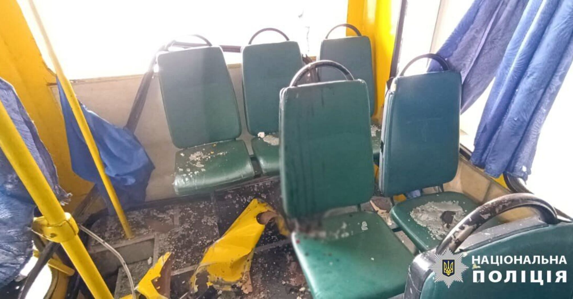 Russian troops drop explosives on a minibus in Kherson: there is a dead and wounded