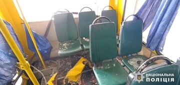 Russian troops drop explosives on a minibus in Kherson: there is a dead and wounded