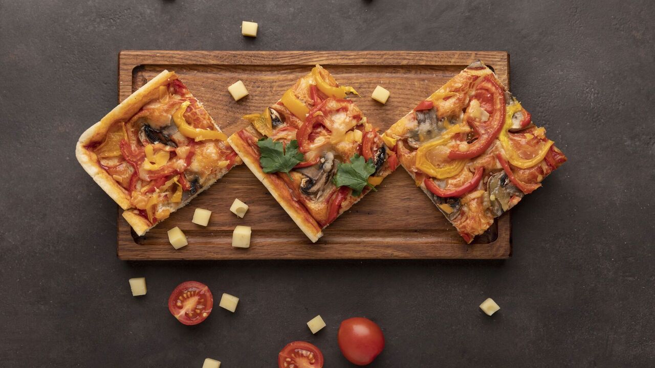 Pizza "Minute" on kefir: no need to roll out the dough