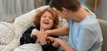 Neurobiolog wyjaśnia, dlaczego ludzie nie śmieją się, gdy sami się łaskoczą