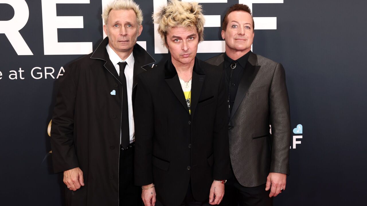 "Don't you want them to shut the f**k up?": Green Day calls out Trump, Musk and Vance from stage after Oval Office incident. Video