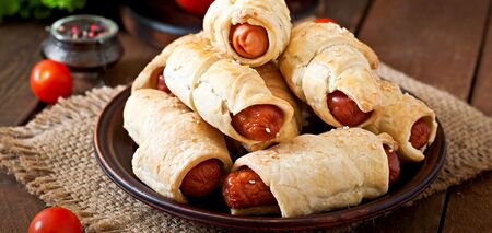 Sausages in pita bread: a delicious appetizer that cooks very quickly