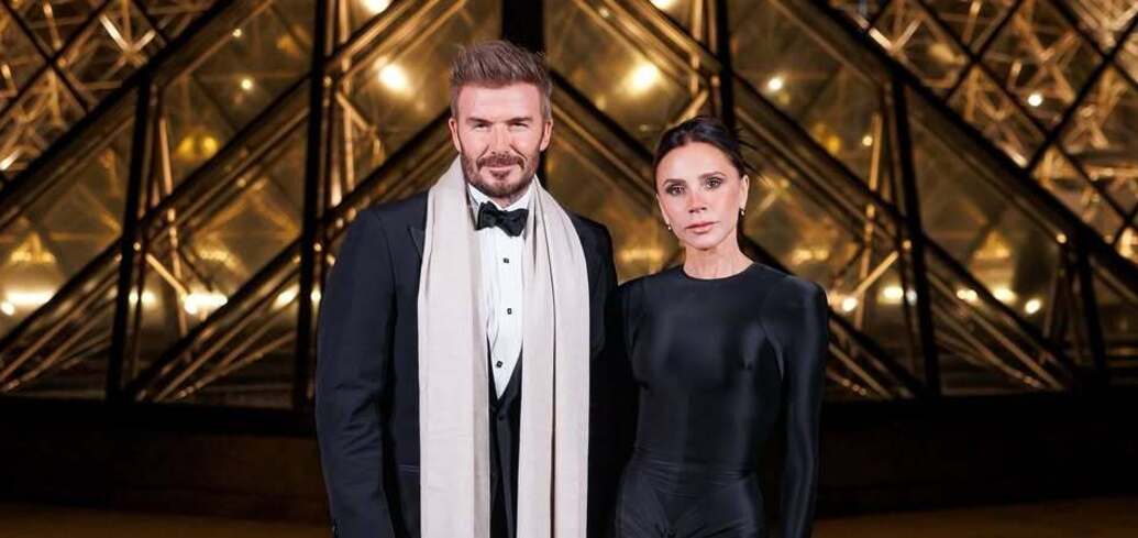 Victoria Beckham oszołomiła wyborem sukienki na randkę z mężem w Paryżu. Zdjęcie