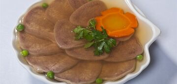 Tongue Sülze: jak ugotować popularną świąteczną przystawkę w pyszny sposób